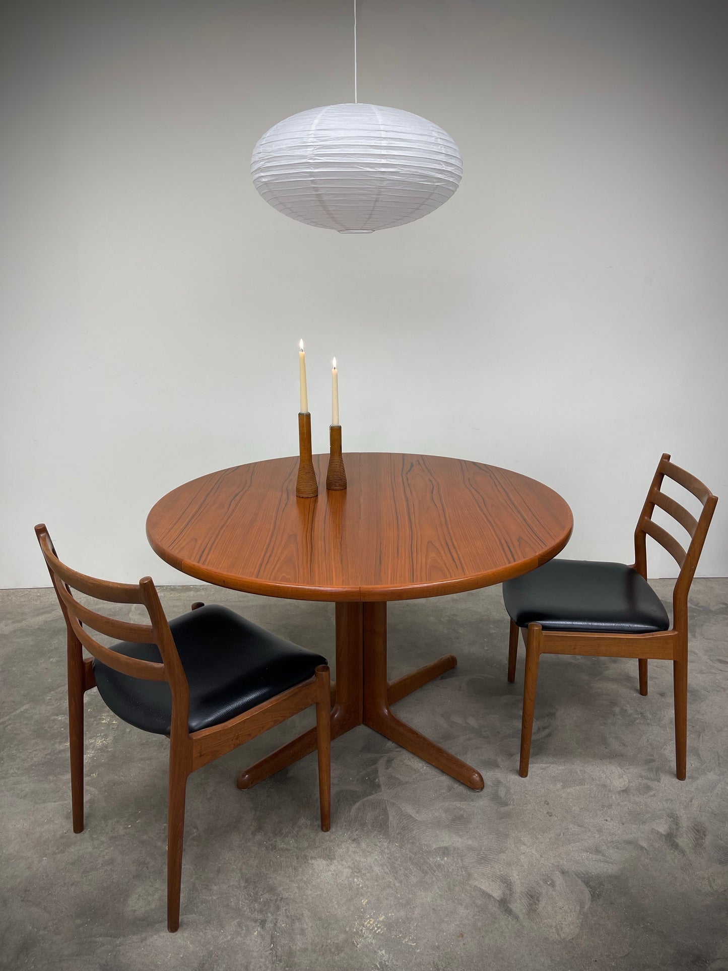 Dyrlund teak extending dining table – Shop Chunk