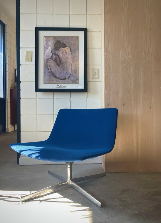 Catifa 80 pedestal base lounge chair